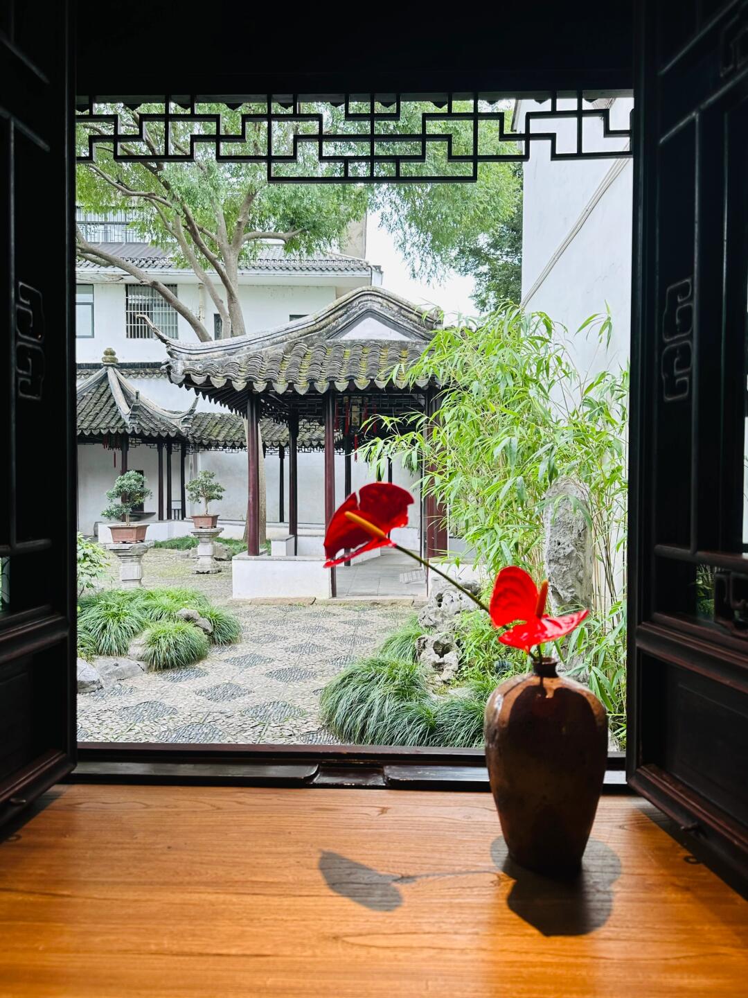5 DAYS Modern Skylines & Ancient Charm Classic Journey Through East China（Vibrant Shanghai · Elegant Suzhou · Poetic Hangzhou）
