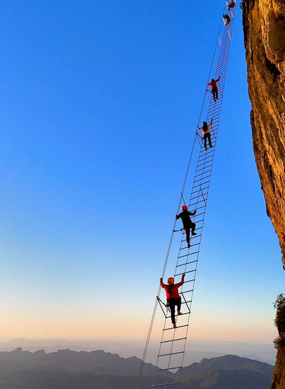 5-Day Epic Zhangjiajie Tour  (Legendary Zhangjiajie+Waterfall Town Furong + Romantic Fenghuang+Borderland Chadong)