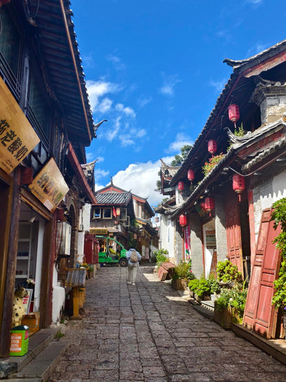6-Day Colorful Yunnan Odyssey (Stone Forest · Erhai Lake · Jade Dragon Snow Mountain · Lijiang Old Town)