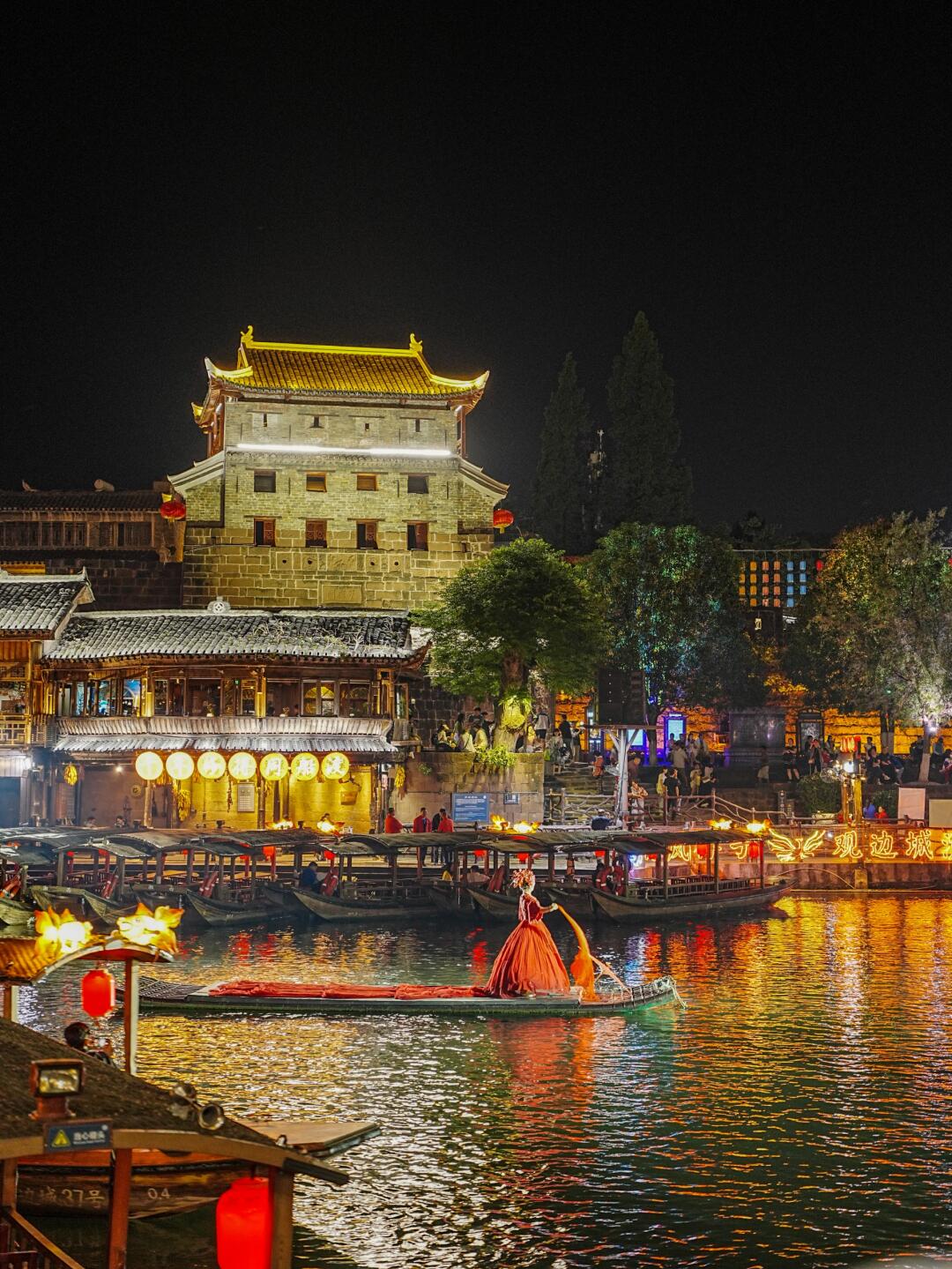 5-Day Epic Zhangjiajie Tour  (Legendary Zhangjiajie+Waterfall Town Furong + Romantic Fenghuang+Borderland Chadong)