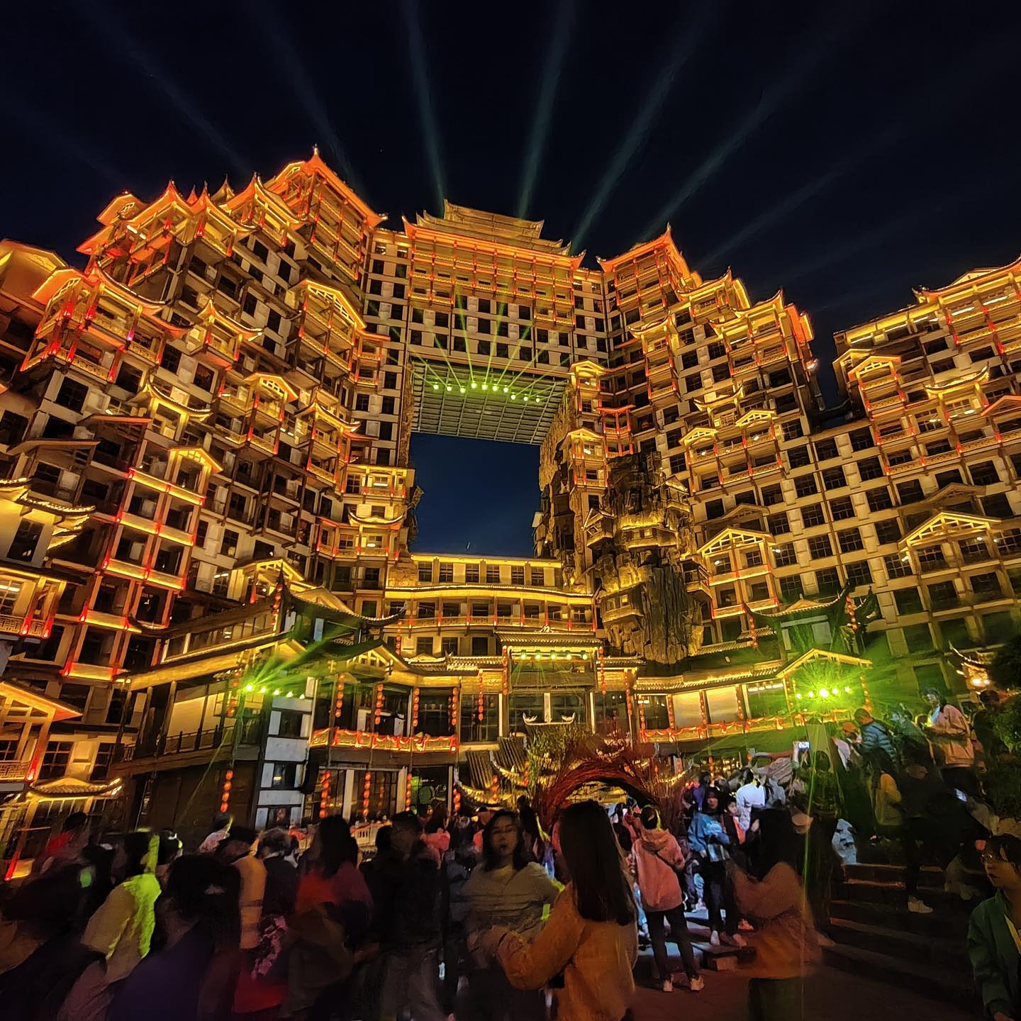 5-Day Epic Zhangjiajie Tour  (Legendary Zhangjiajie+Waterfall Town Furong + Romantic Fenghuang+Borderland Chadong)