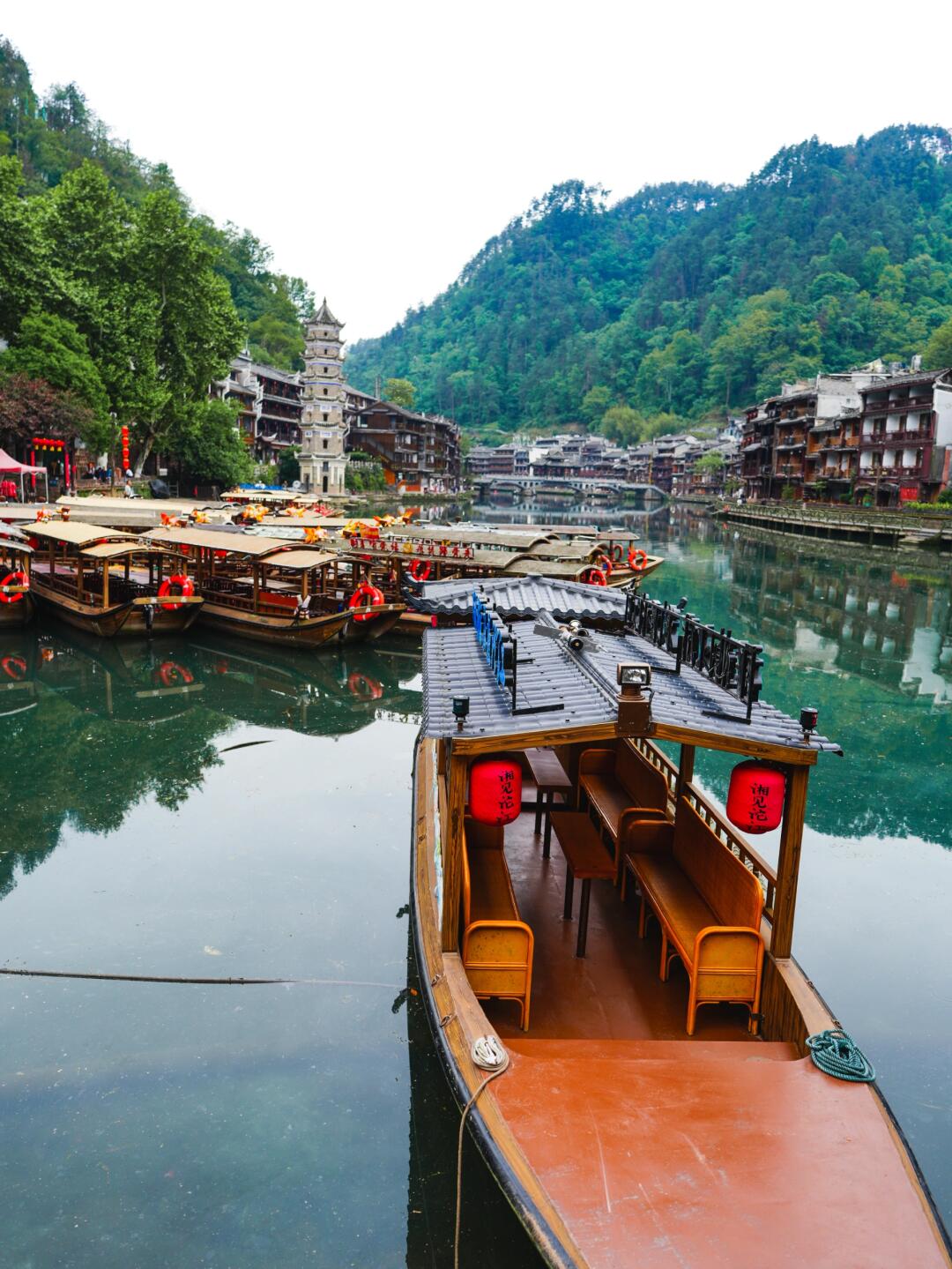 5-Day Epic Zhangjiajie Tour  (Legendary Zhangjiajie+Waterfall Town Furong + Romantic Fenghuang+Borderland Chadong)