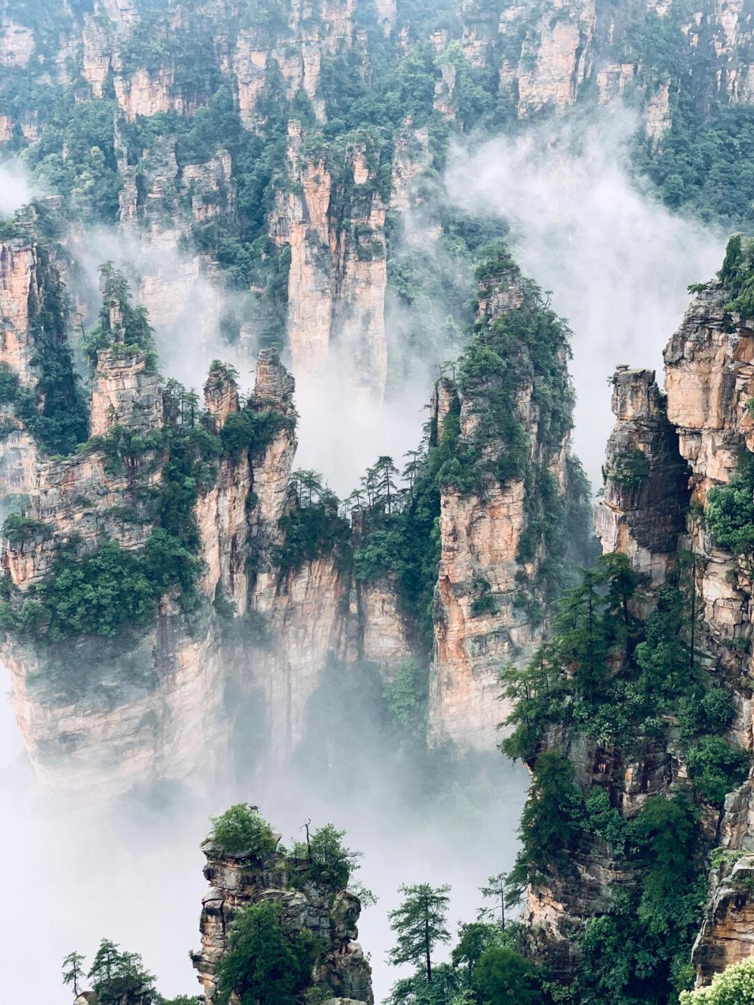 5-Day Epic Zhangjiajie Tour  (Legendary Zhangjiajie+Waterfall Town Furong + Romantic Fenghuang+Borderland Chadong)