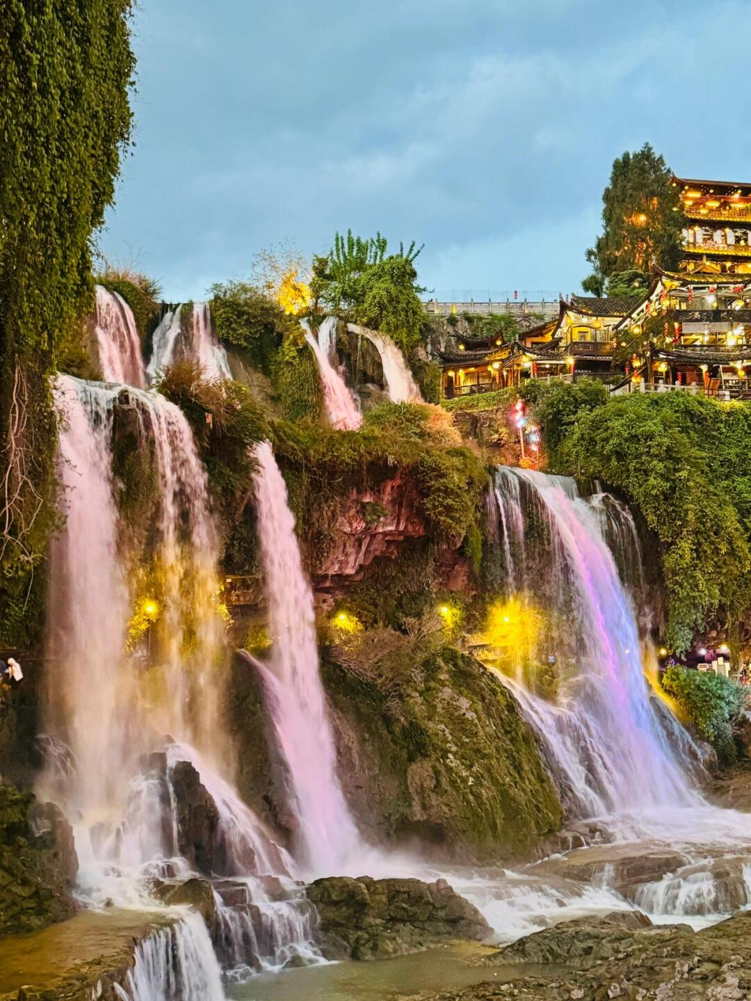5-Day Epic Zhangjiajie Tour  (Legendary Zhangjiajie+Waterfall Town Furong + Romantic Fenghuang+Borderland Chadong)