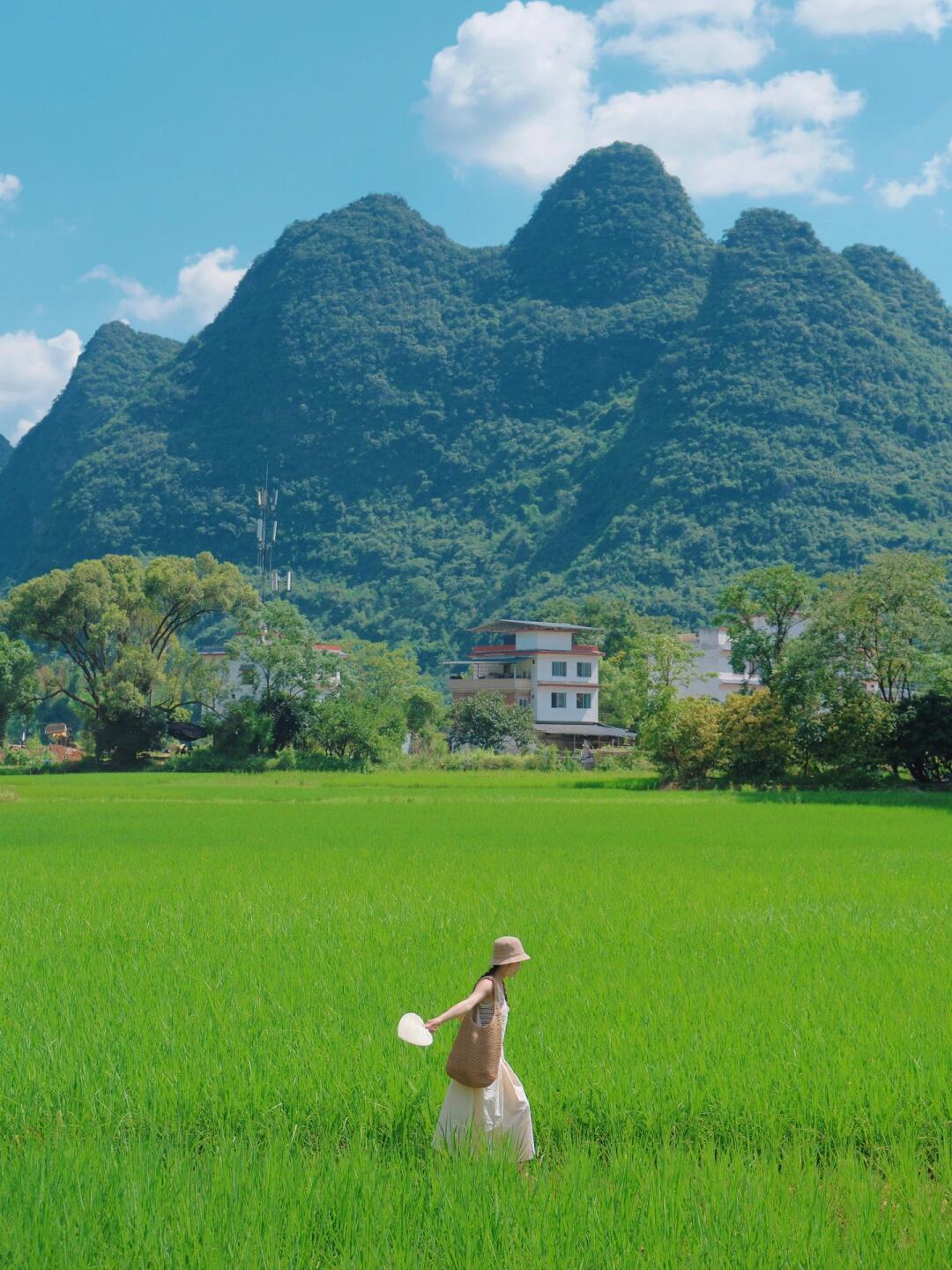 10-Day Enchanting China Tour （Modern Shenzhen · Breathtaking Guilin · Magical Chongqing · Classical Chengdu）