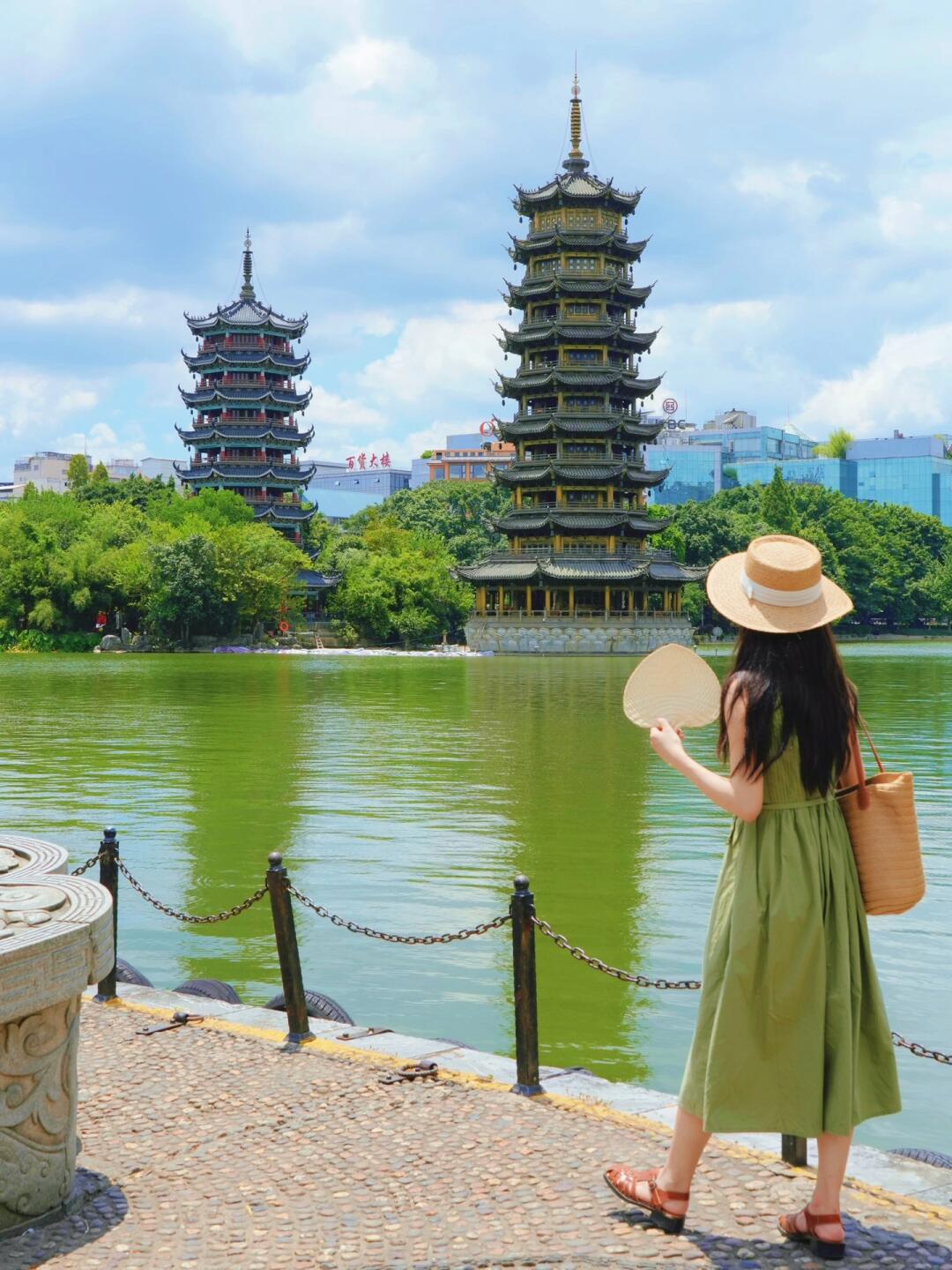 10-Day Enchanting China Tour （Modern Shenzhen · Breathtaking Guilin · Magical Chongqing · Classical Chengdu）